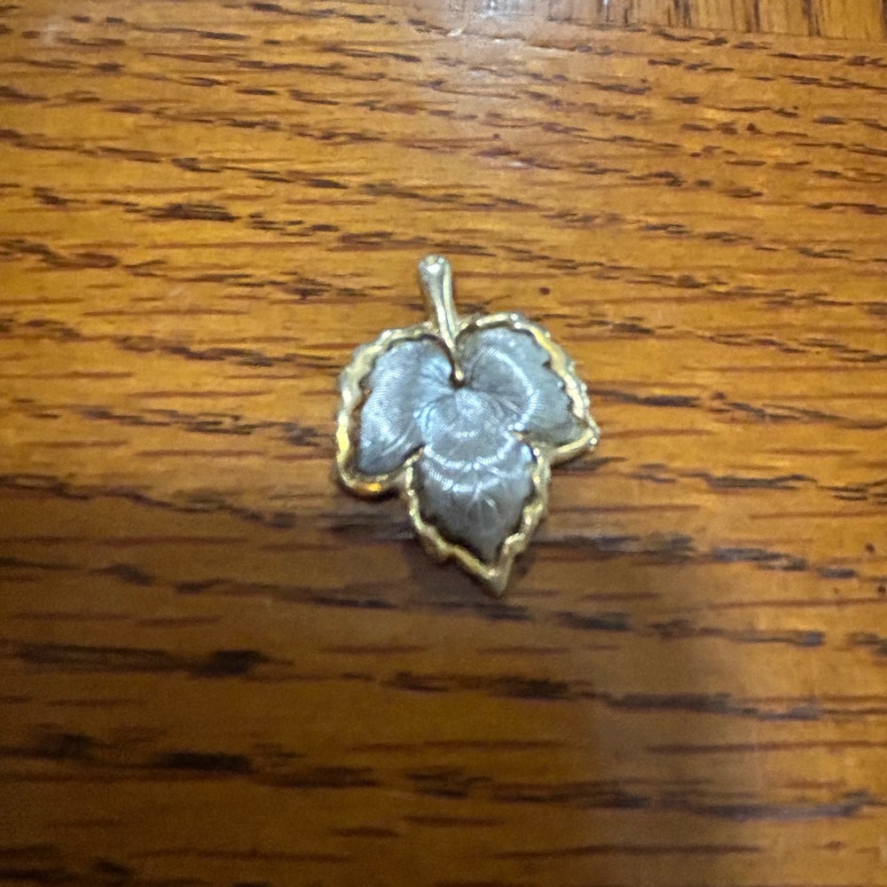 Leaf charm